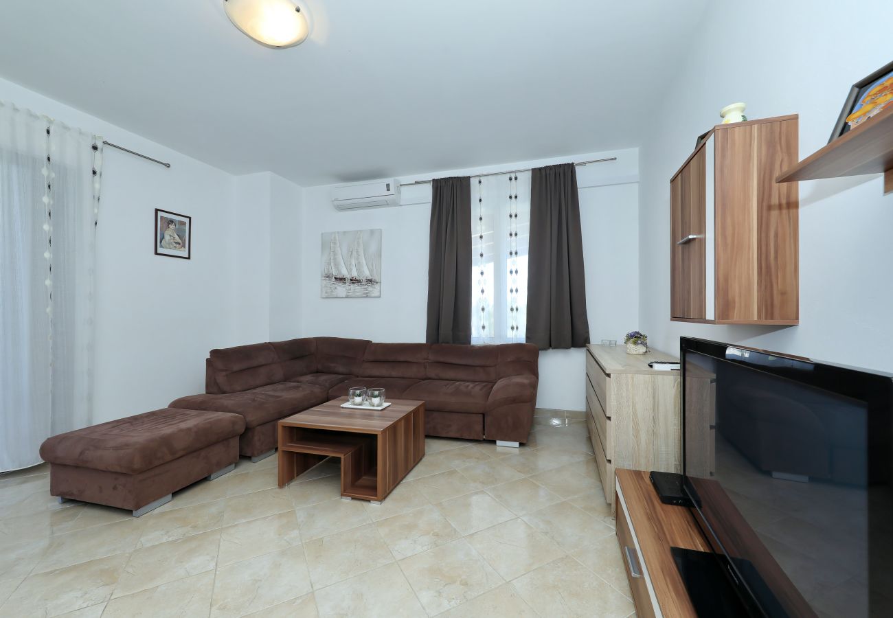 House in Polaca - Holiday Home Polaca with Pool