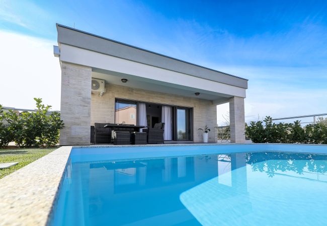 House in Dobropoljana - Holiday Home Orchid Stay with Pool