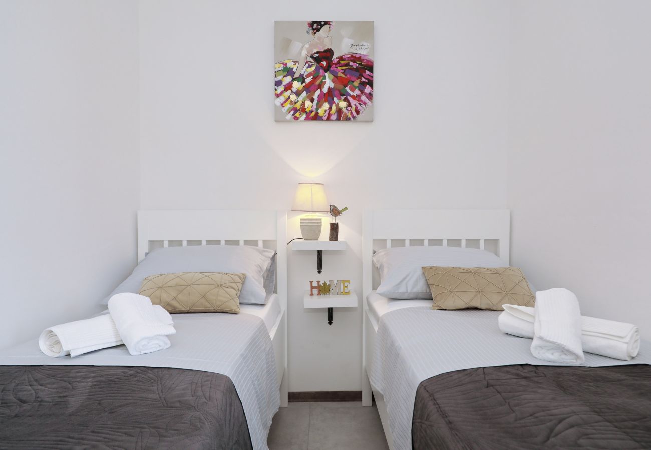 House in Lovinac - Holiday Home Demare with Heated Pool