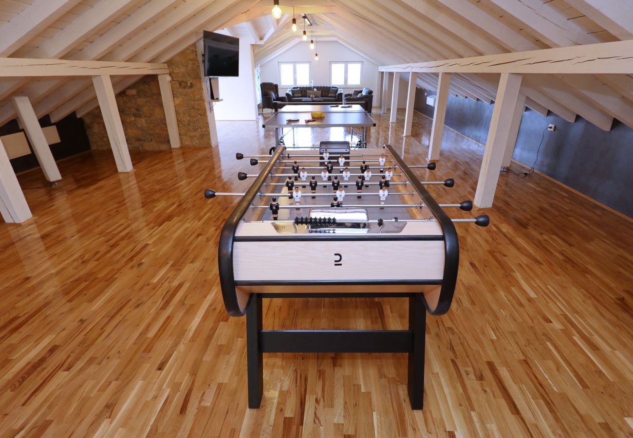 House in Lovinac - Holiday Home Demare with Heated Pool
