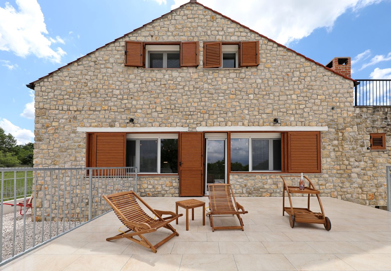 House in Lovinac - Holiday Home Demare with Heated Pool