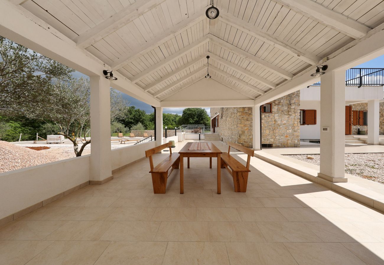 House in Lovinac - Holiday Home Demare with Heated Pool