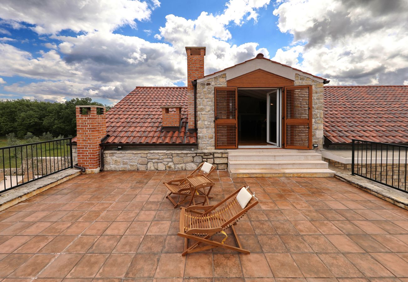 House in Lovinac - Holiday Home Demare with Heated Pool