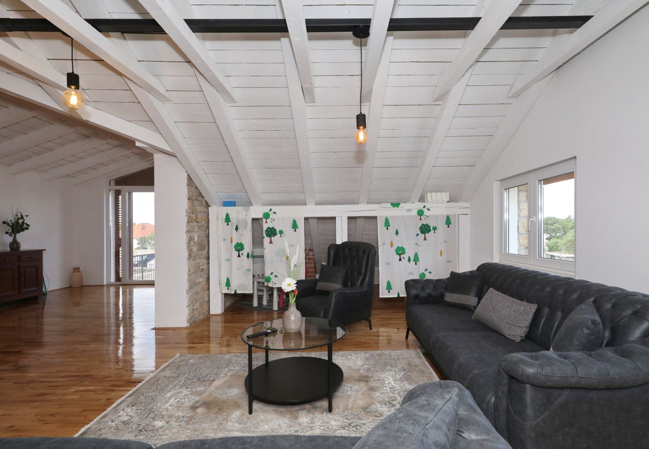 House in Lovinac - Holiday Home Demare with Heated Pool