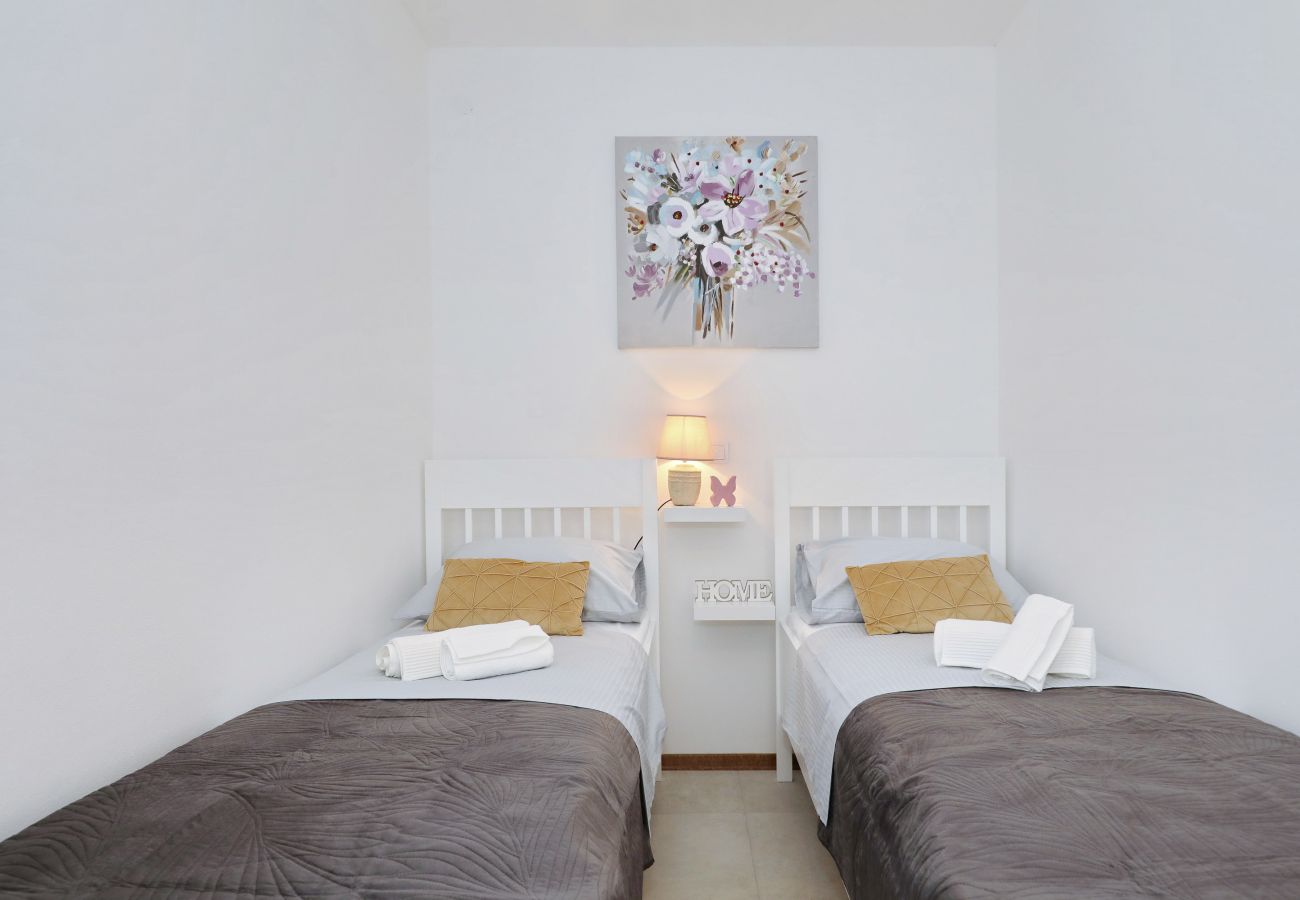House in Lovinac - Holiday Home Demare with Heated Pool