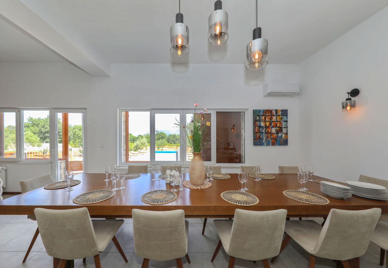 House in Lovinac - Holiday Home Demare with Heated Pool