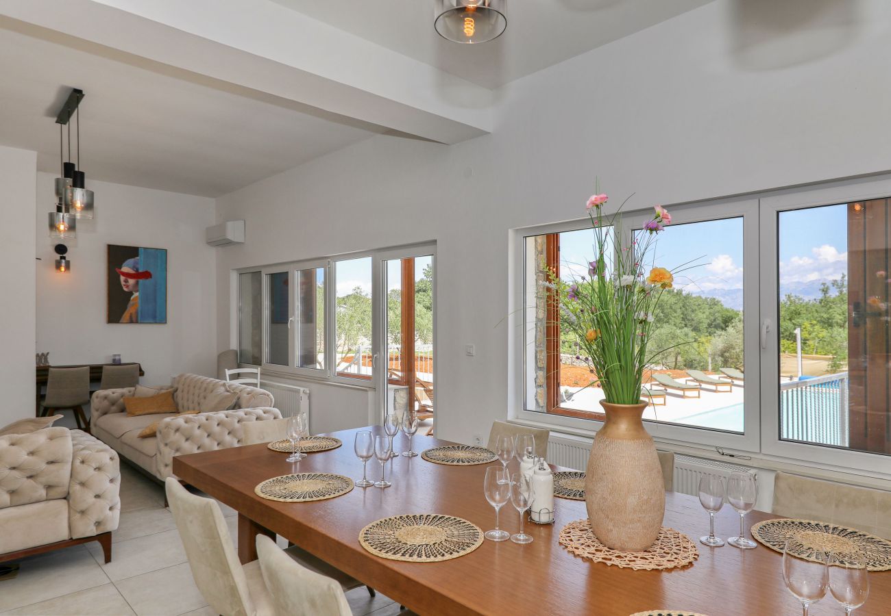 House in Lovinac - Holiday Home Demare with Heated Pool