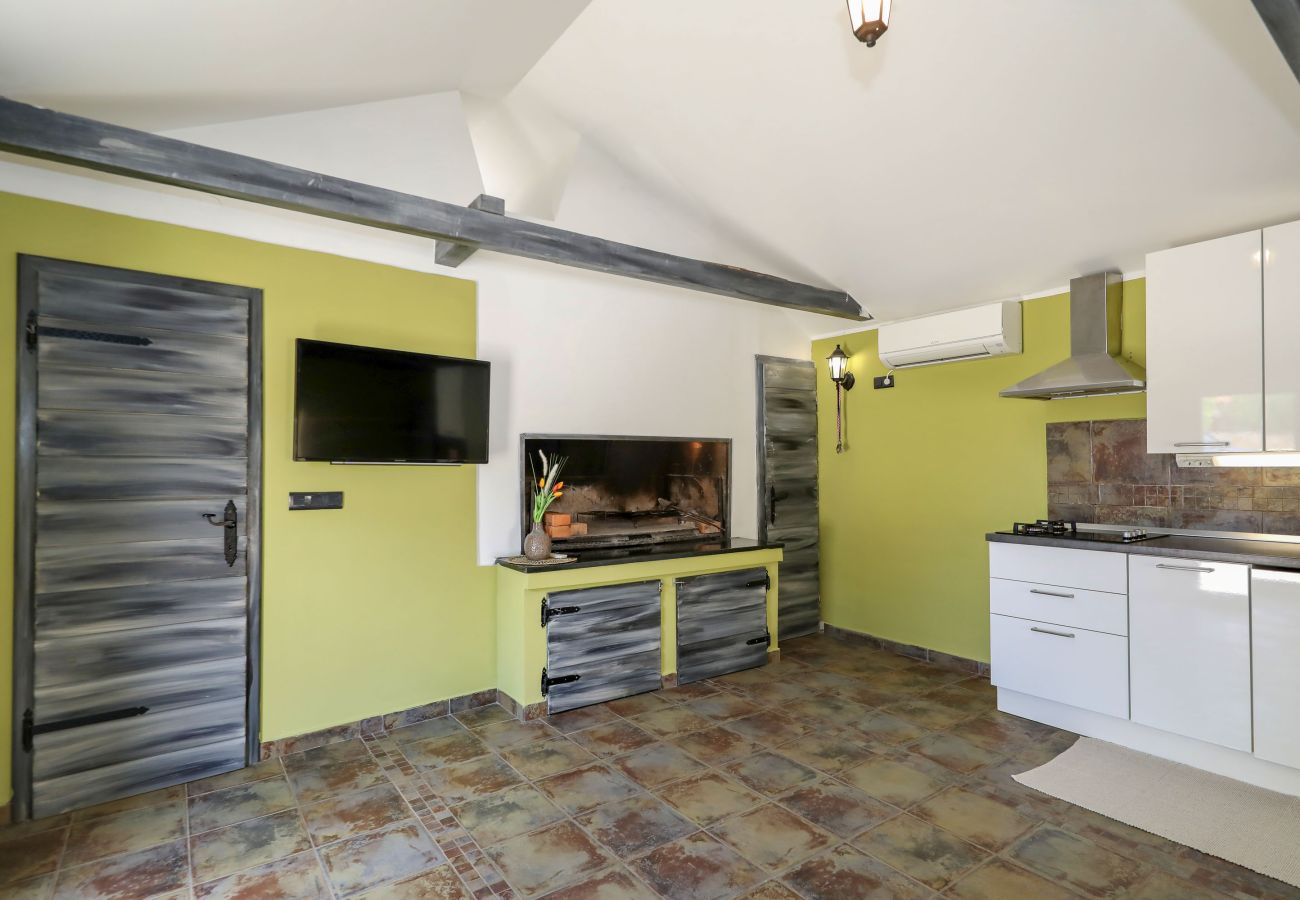 House in Lovinac - Holiday Home Demare with Heated Pool
