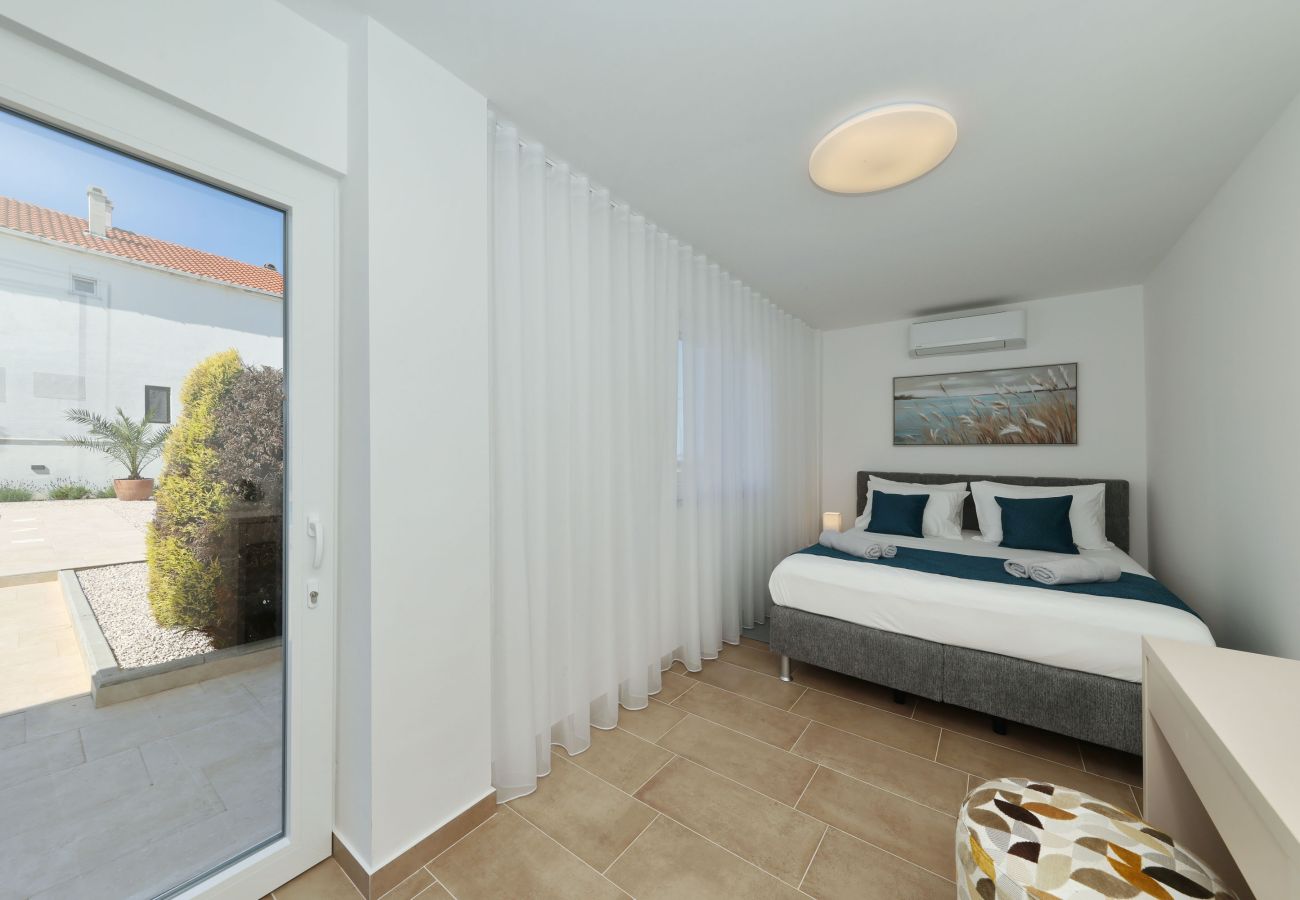 House in Vrsi -  Holiday Home Luca with Pool and Terrace