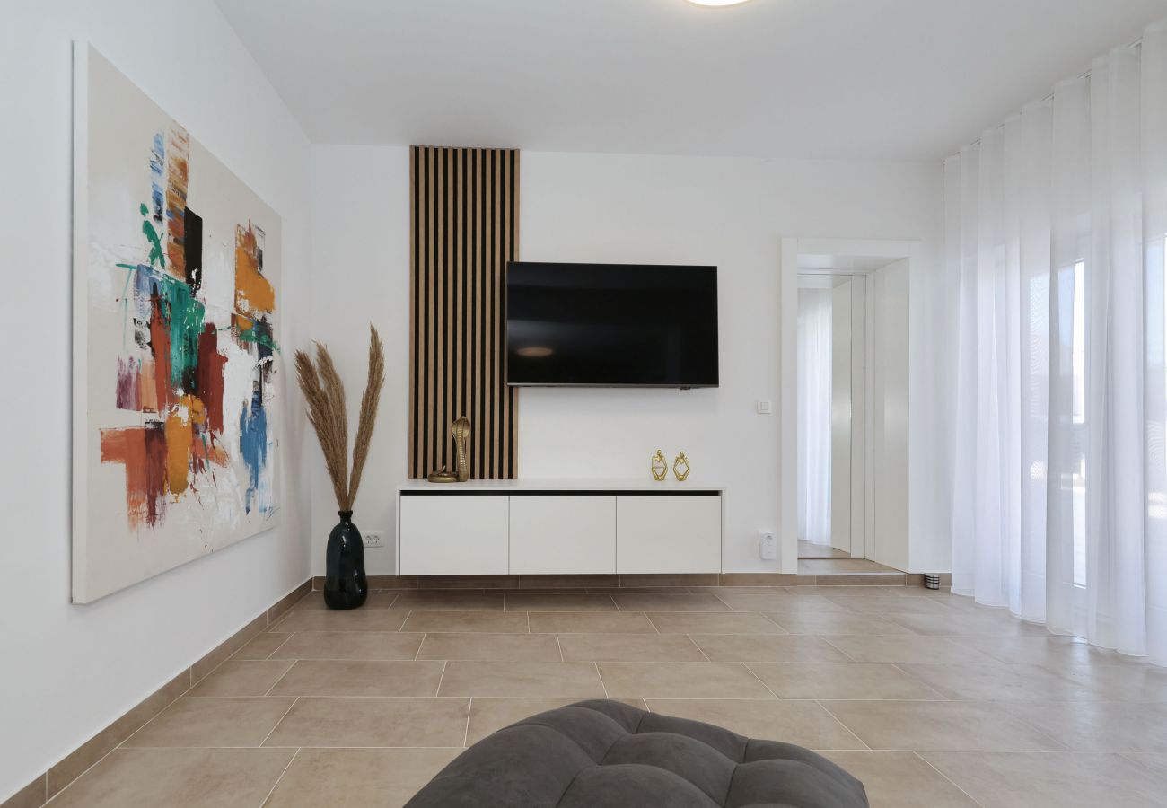 House in Vrsi -  Holiday Home Luca with Pool and Terrace