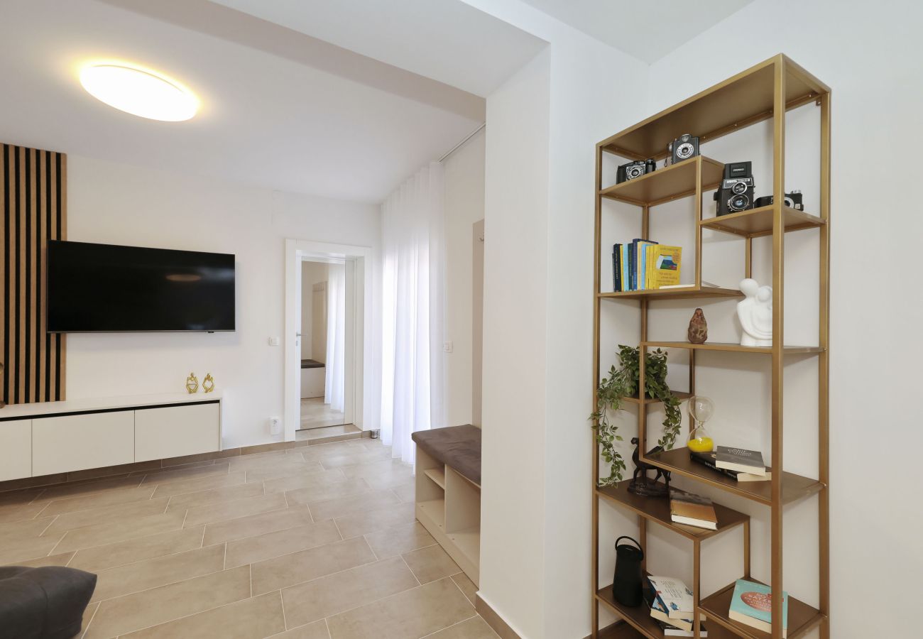 House in Vrsi -  Holiday Home Luca with Pool and Terrace