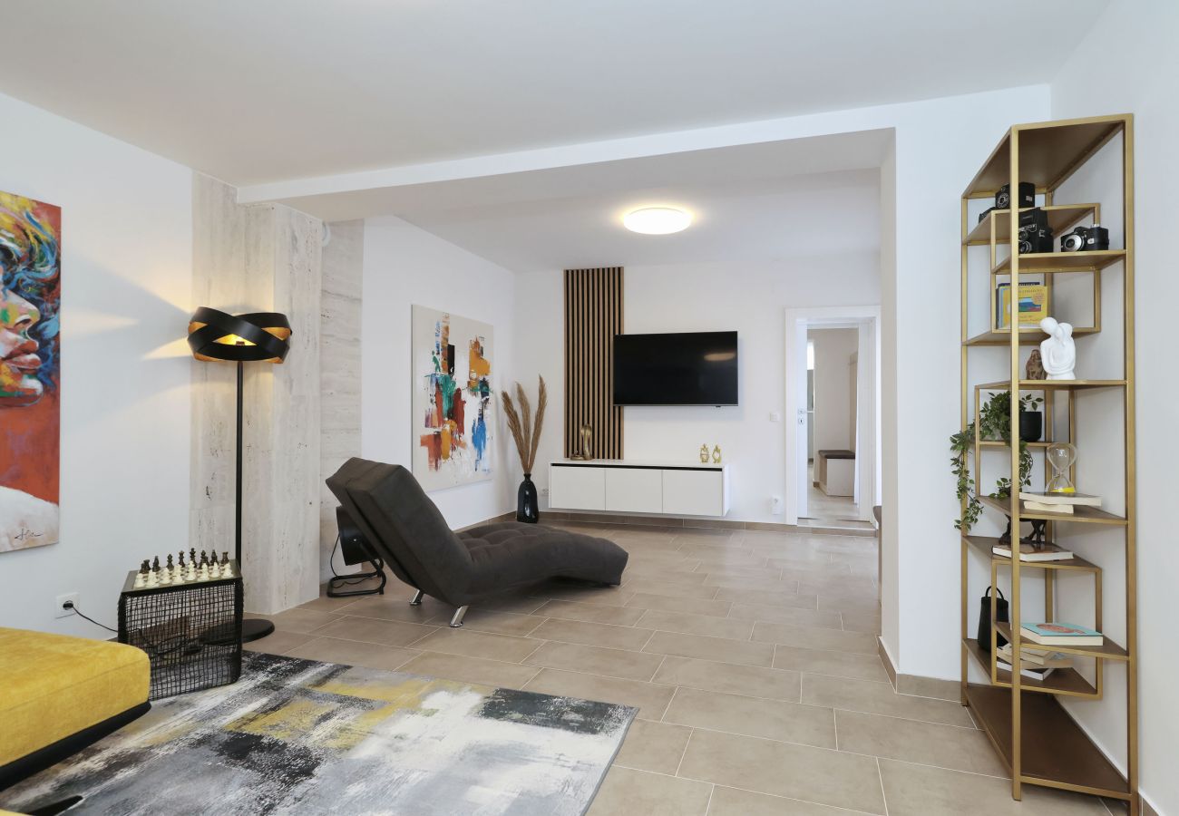 House in Vrsi -  Holiday Home Luca with Pool and Terrace