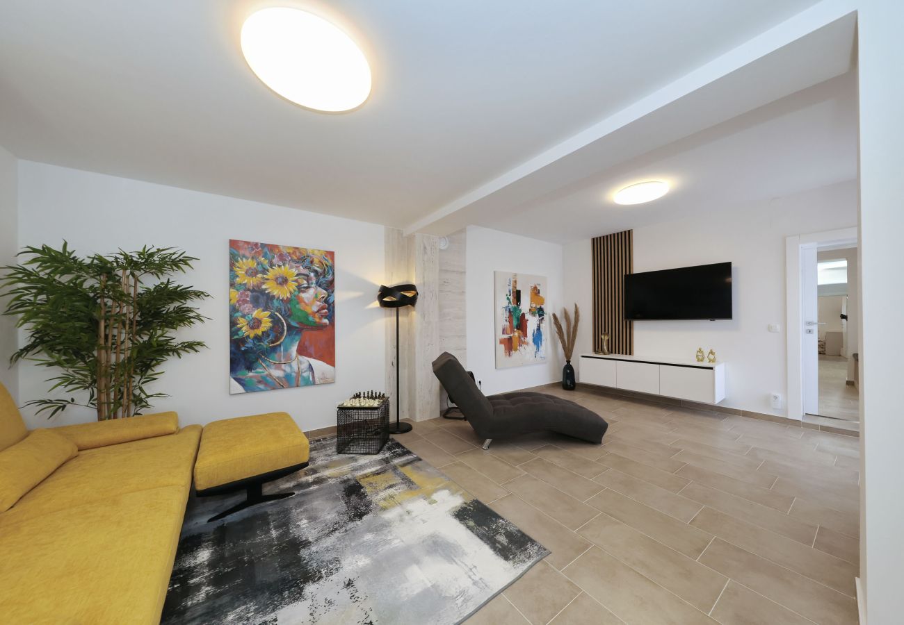 House in Vrsi -  Holiday Home Luca with Pool and Terrace