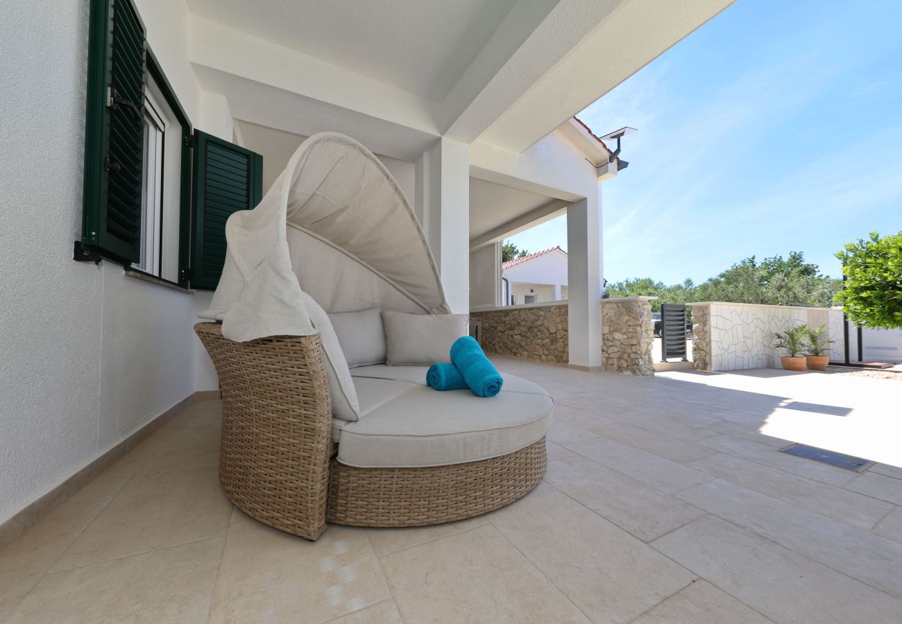 House in Vrsi -  Holiday Home Luca with Pool and Terrace