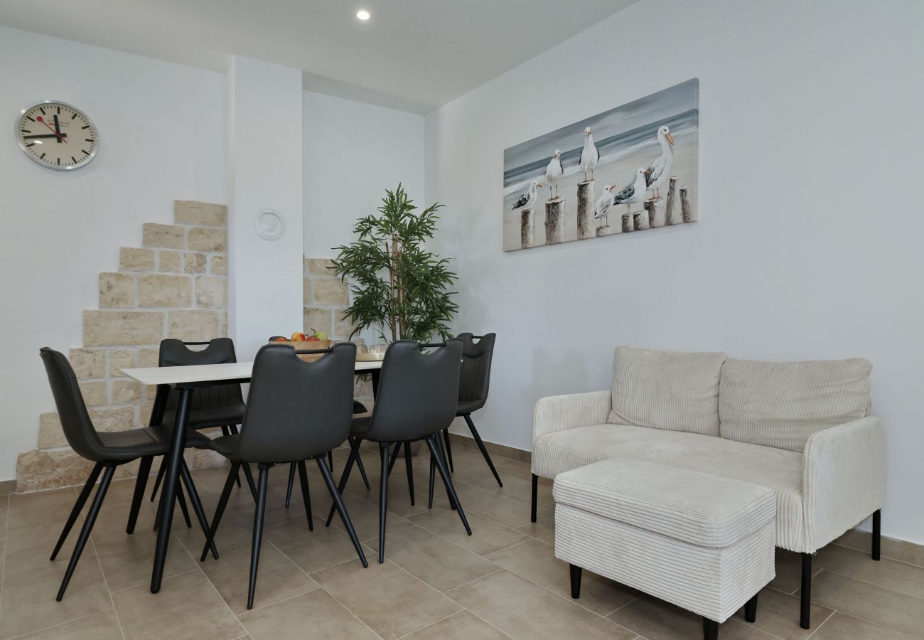 House in Vrsi -  Holiday Home Luca with Pool and Terrace