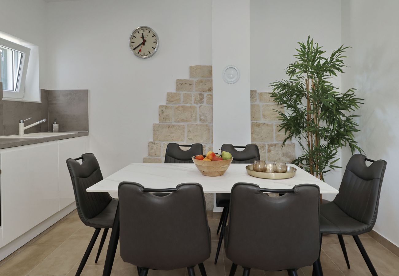 House in Vrsi -  Holiday Home Luca with Pool and Terrace