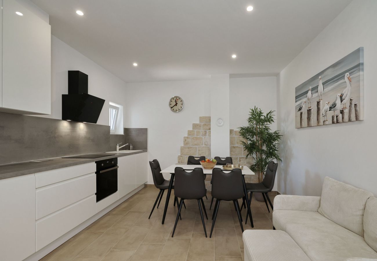 House in Vrsi -  Holiday Home Luca with Pool and Terrace