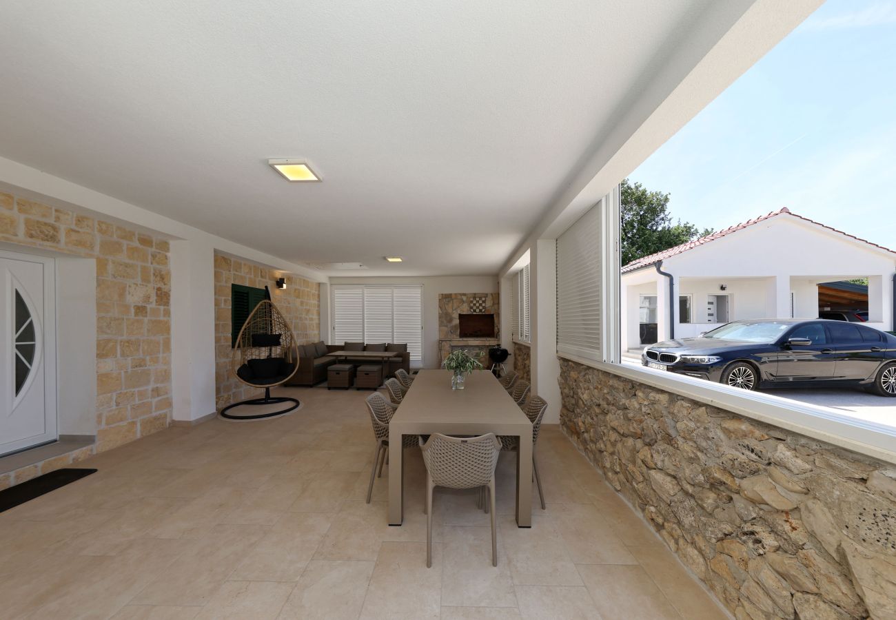 House in Vrsi -  Holiday Home Luca with Pool and Terrace