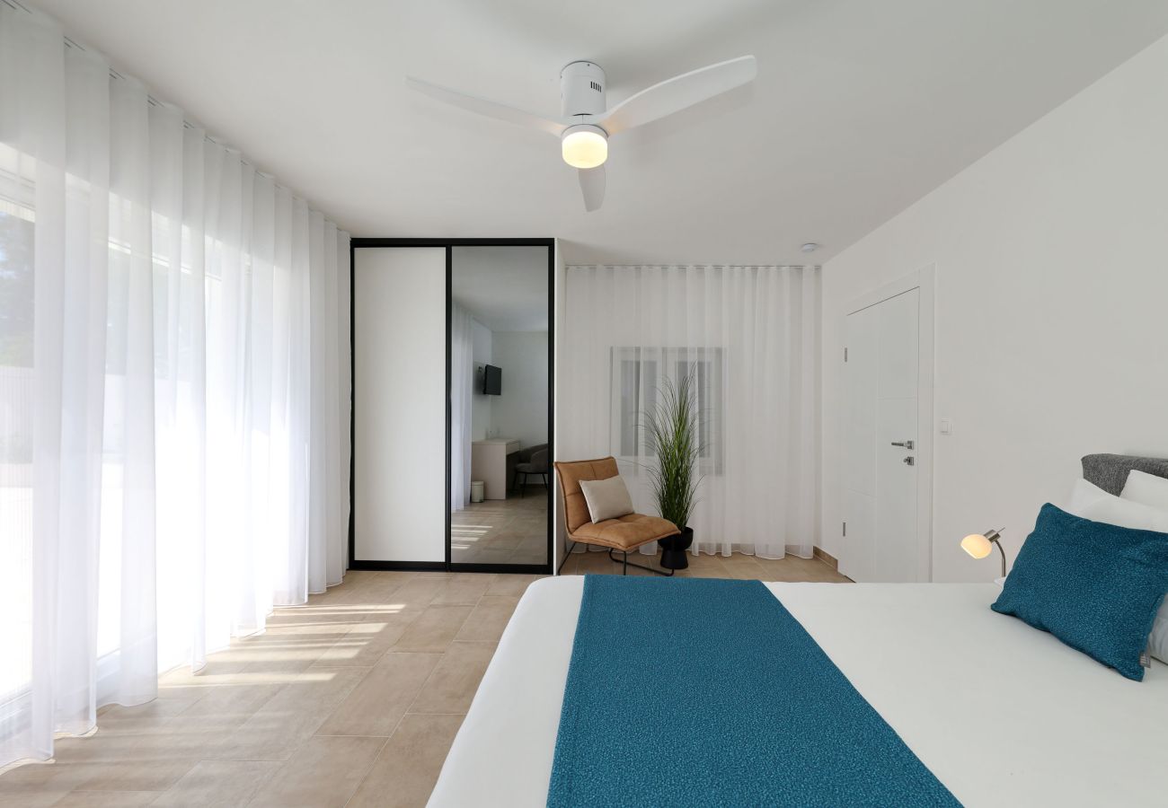 House in Vrsi -  Holiday Home Luca with Pool and Terrace