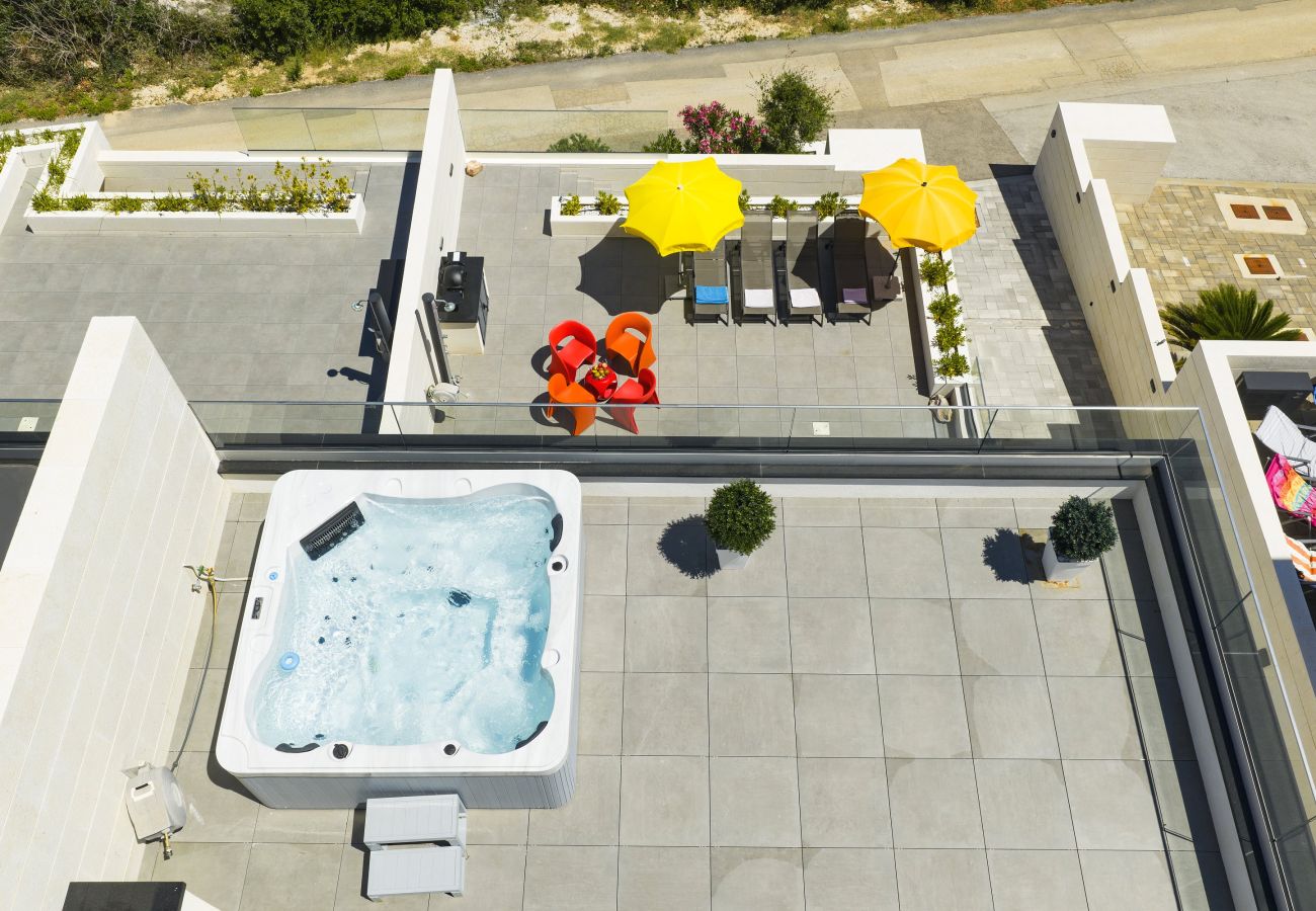 Villa in Vinjerac - Villa One with Heated Pool