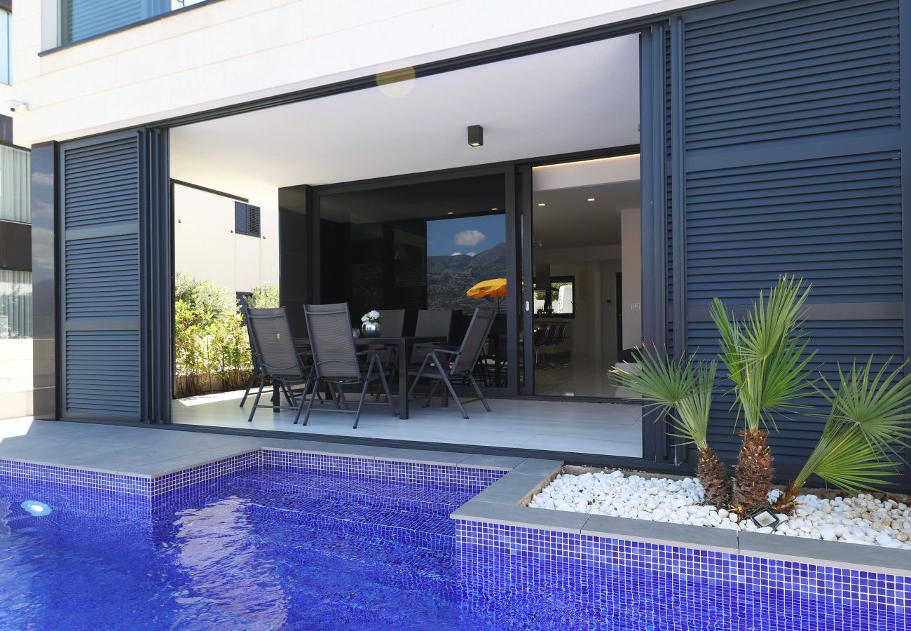 Villa in Vinjerac - Villa One with Heated Pool