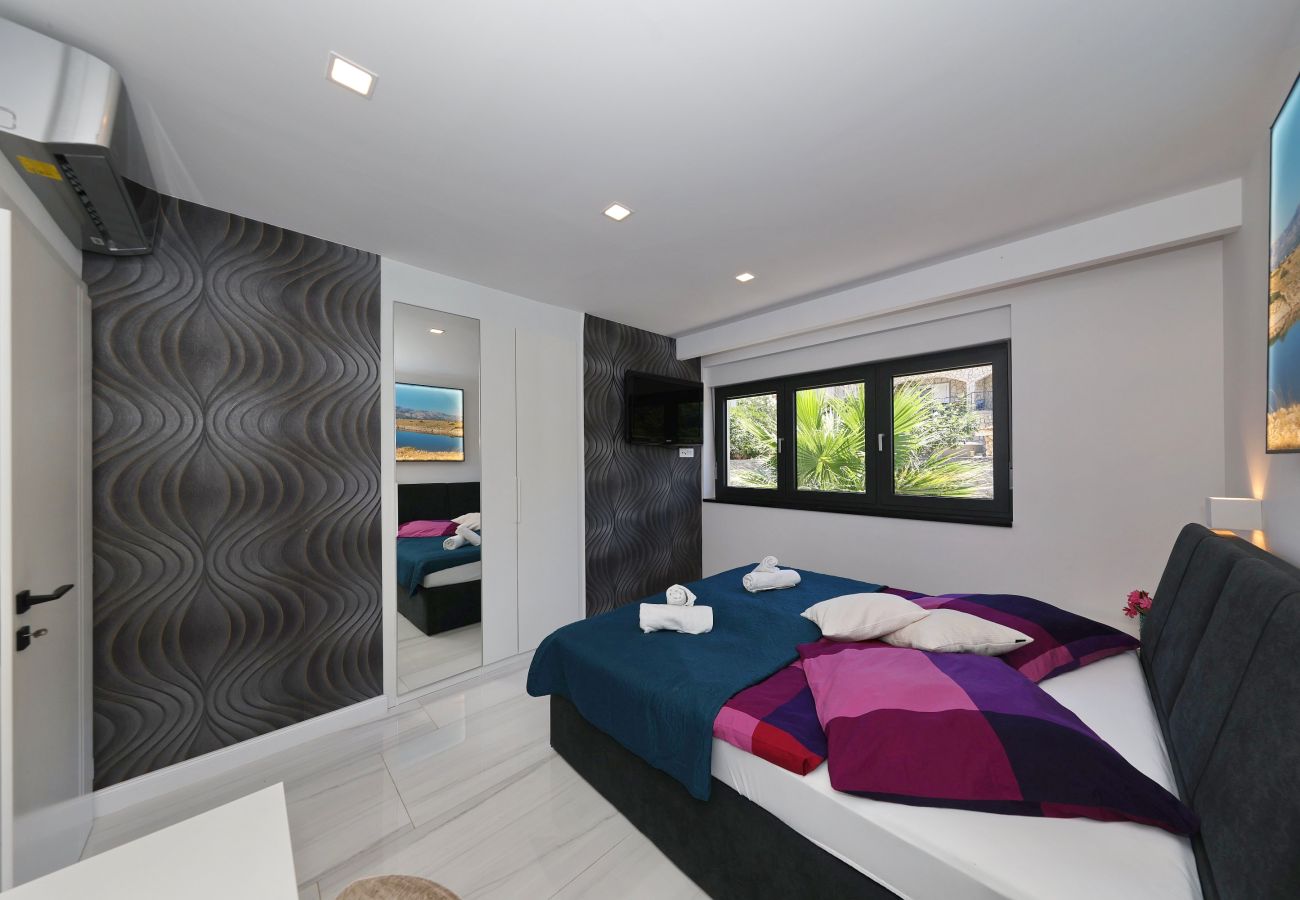 Villa in Vinjerac - Villa One with Heated Pool