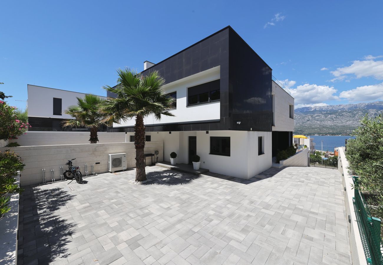Villa in Vinjerac - Villa One with Heated Pool