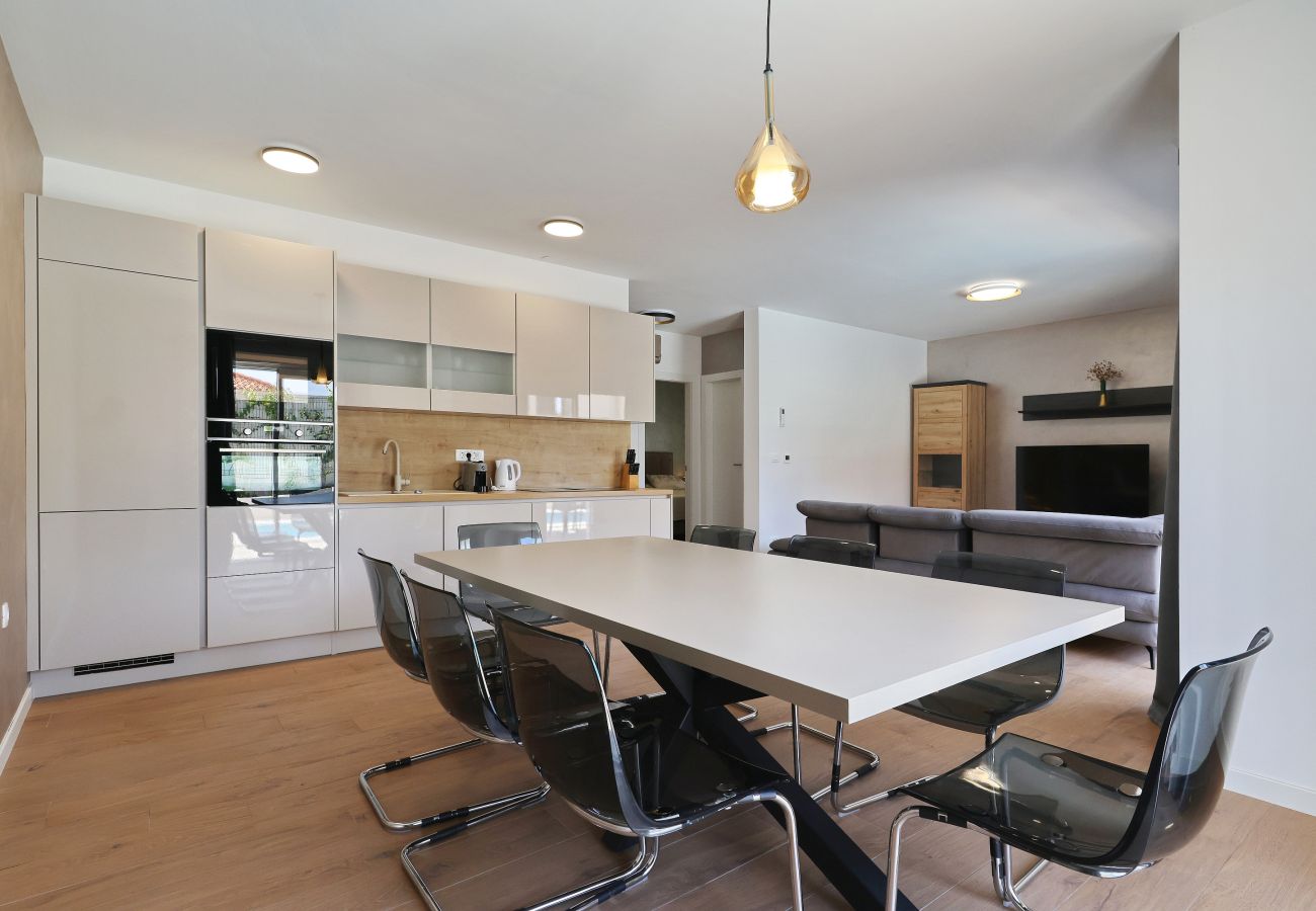 House in Zadar - Holiday Home Casa Coral with Heated Private Pool
