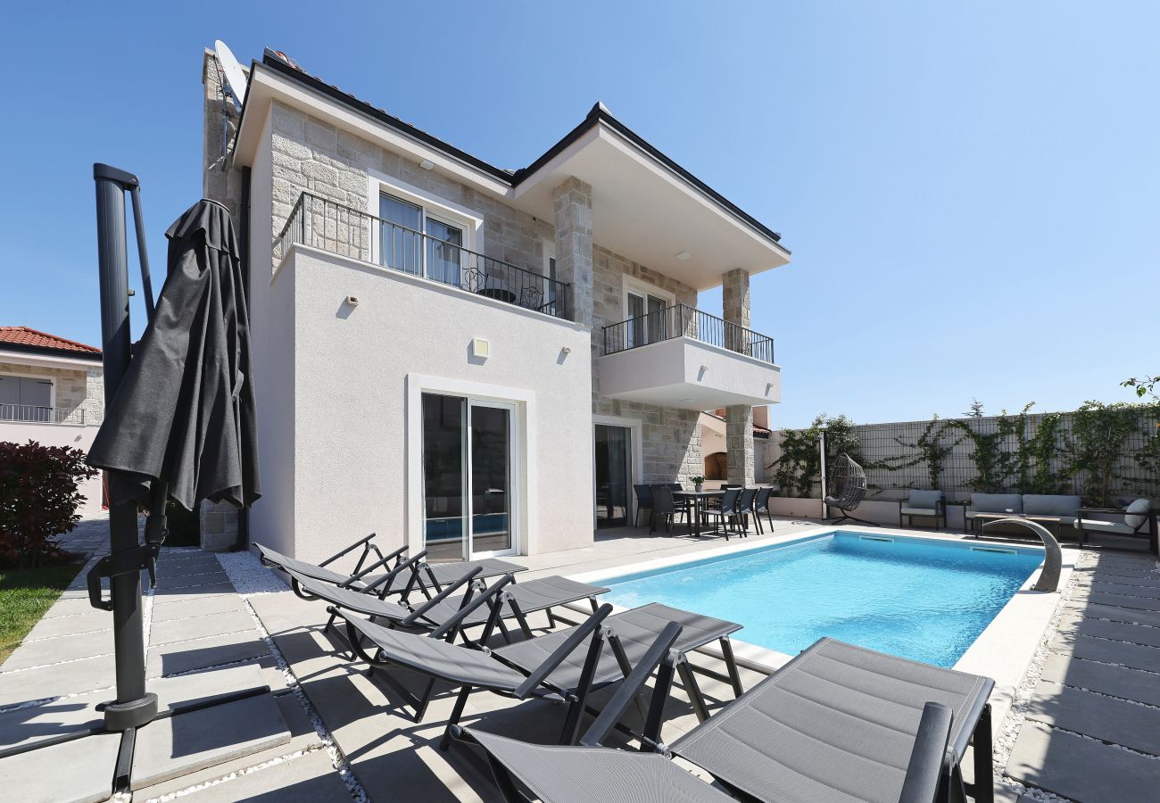 House in Zadar - Holiday Home Casa Coral with Heated Private Pool