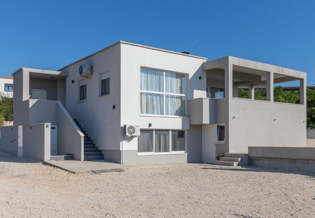 Apartment in Rovanjska - Apartment Temida with sea view