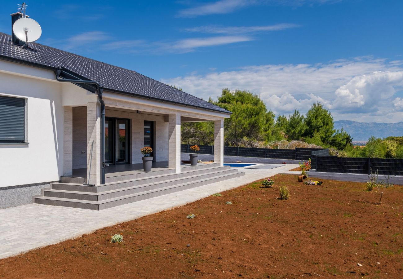 Apartment in Vir - Holiday House Radovic with Pool