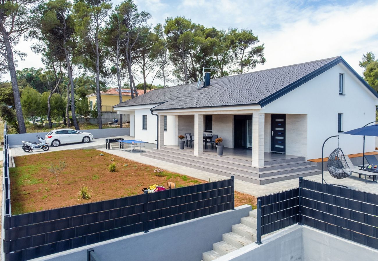 Apartment in Vir - Holiday House Radovic with Pool