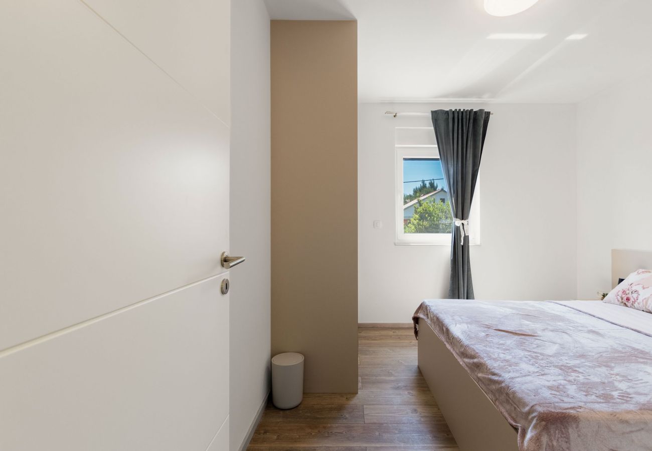 Apartment in Vir - Holiday House Radovic with Pool