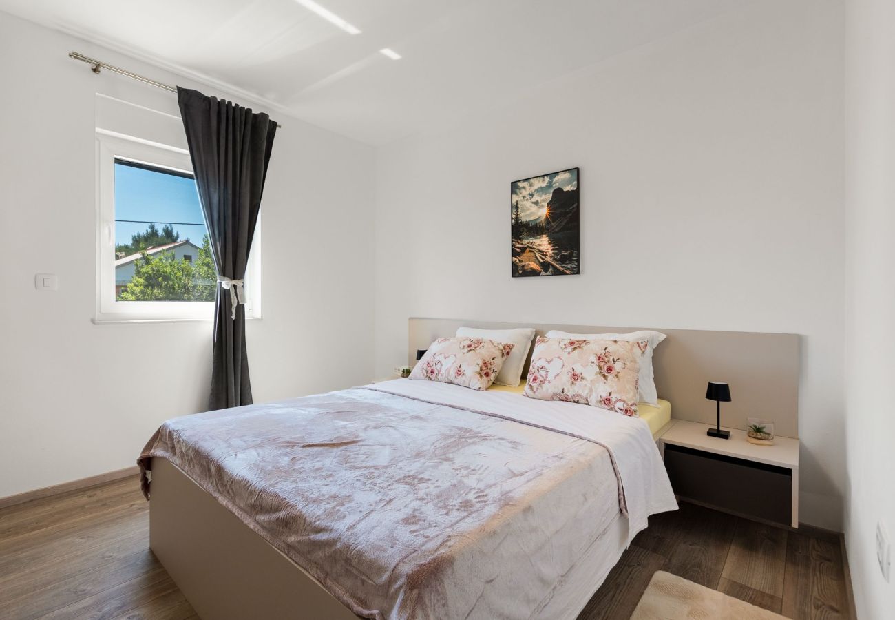 Apartment in Vir - Holiday House Radovic with Pool