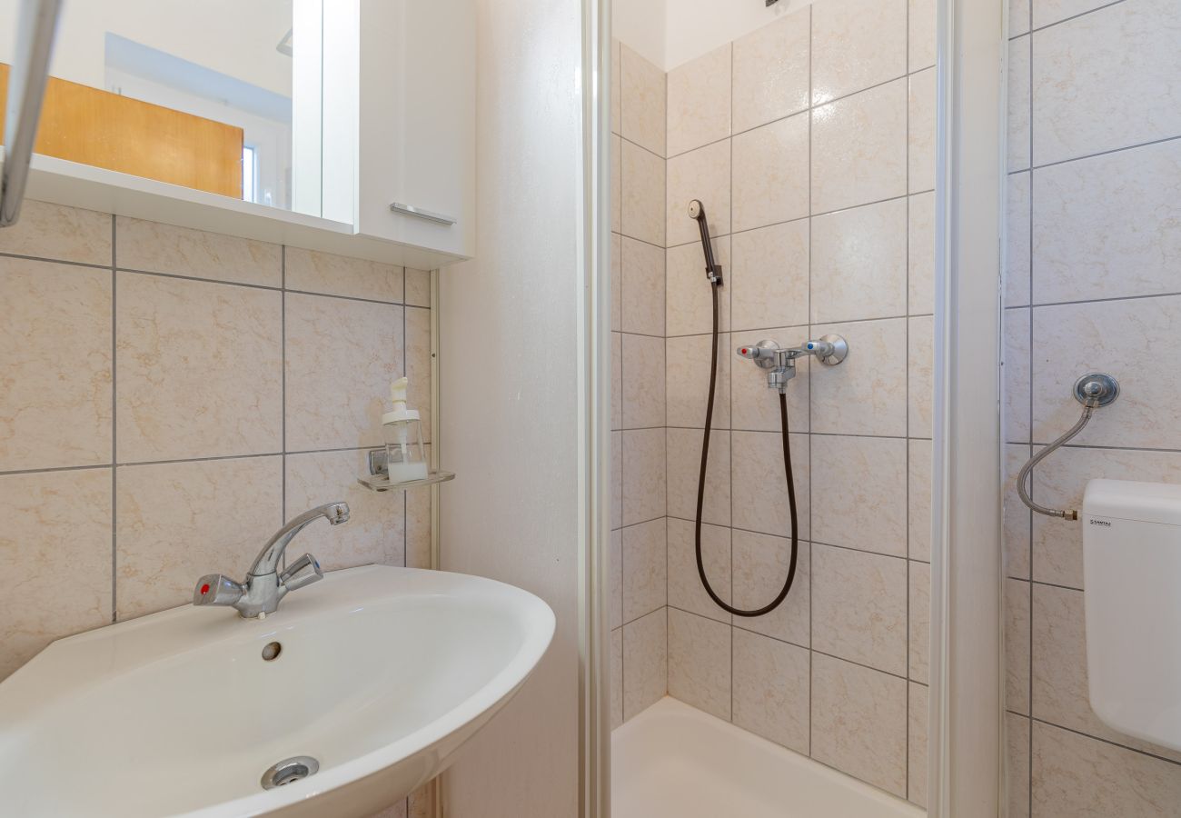 Rent by room in Starigrad - Room Tinka No.3 near the beach