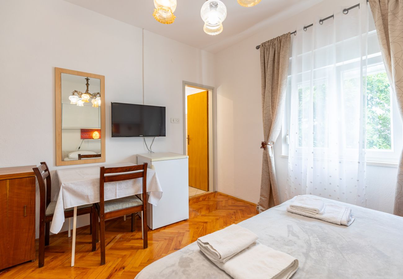 Rent by room in Starigrad - Room Tinka No.3 near the beach