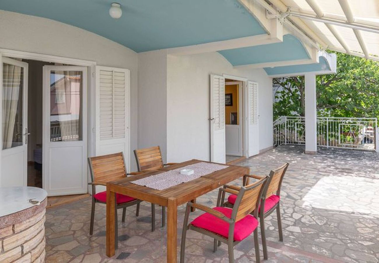 House in Maslenica - Holiday Home Dulcis near the Beach in Maslenica
