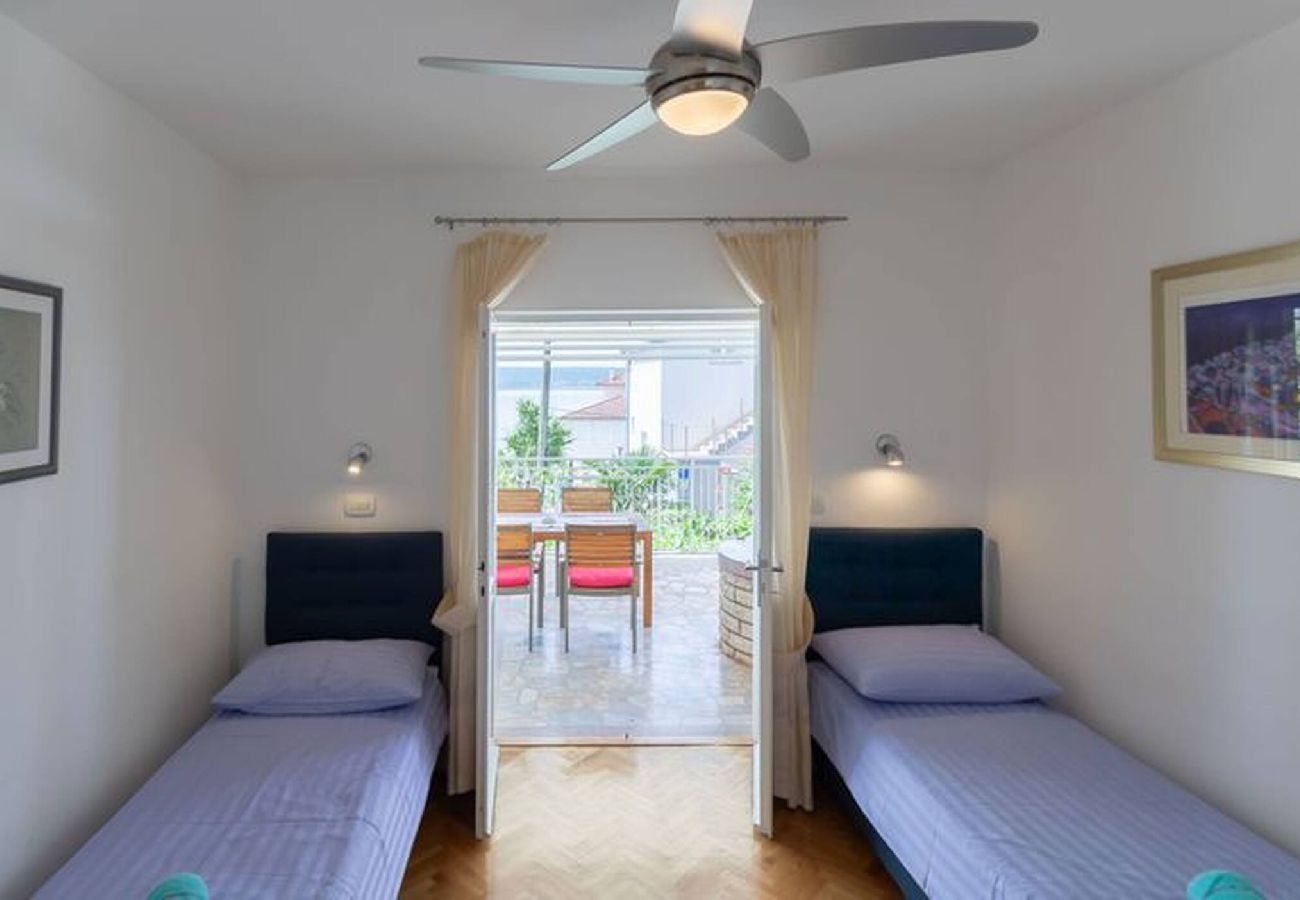 House in Maslenica - Holiday Home Dulcis near the Beach in Maslenica