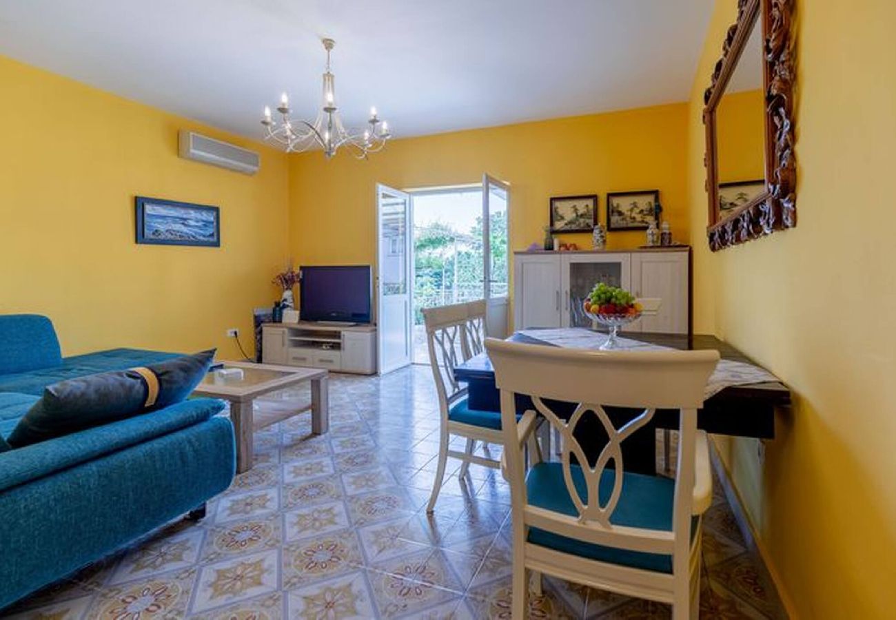 House in Maslenica - Holiday Home Dulcis near the Beach in Maslenica