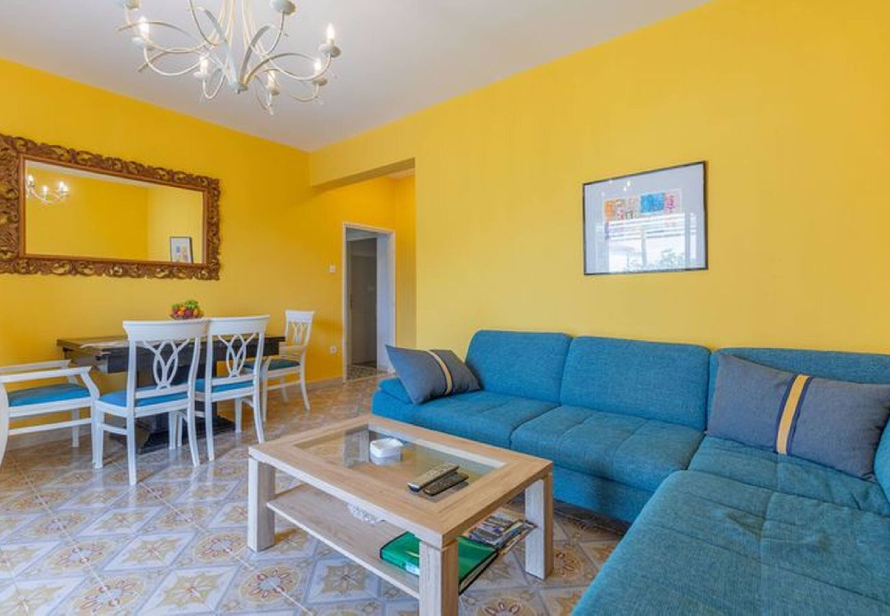 House in Maslenica - Holiday Home Dulcis near the Beach in Maslenica