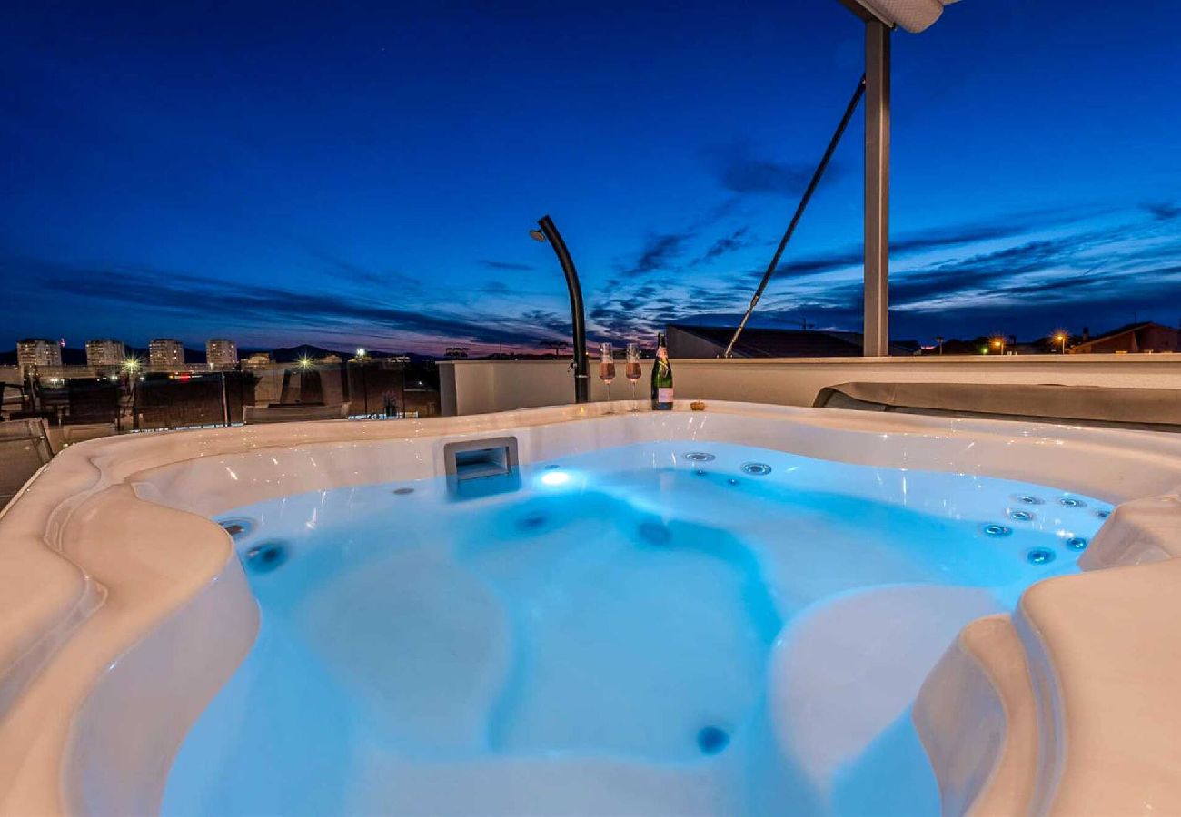 Apartment in Zadar - Penthouse 5 with Whirlpool and Sea View