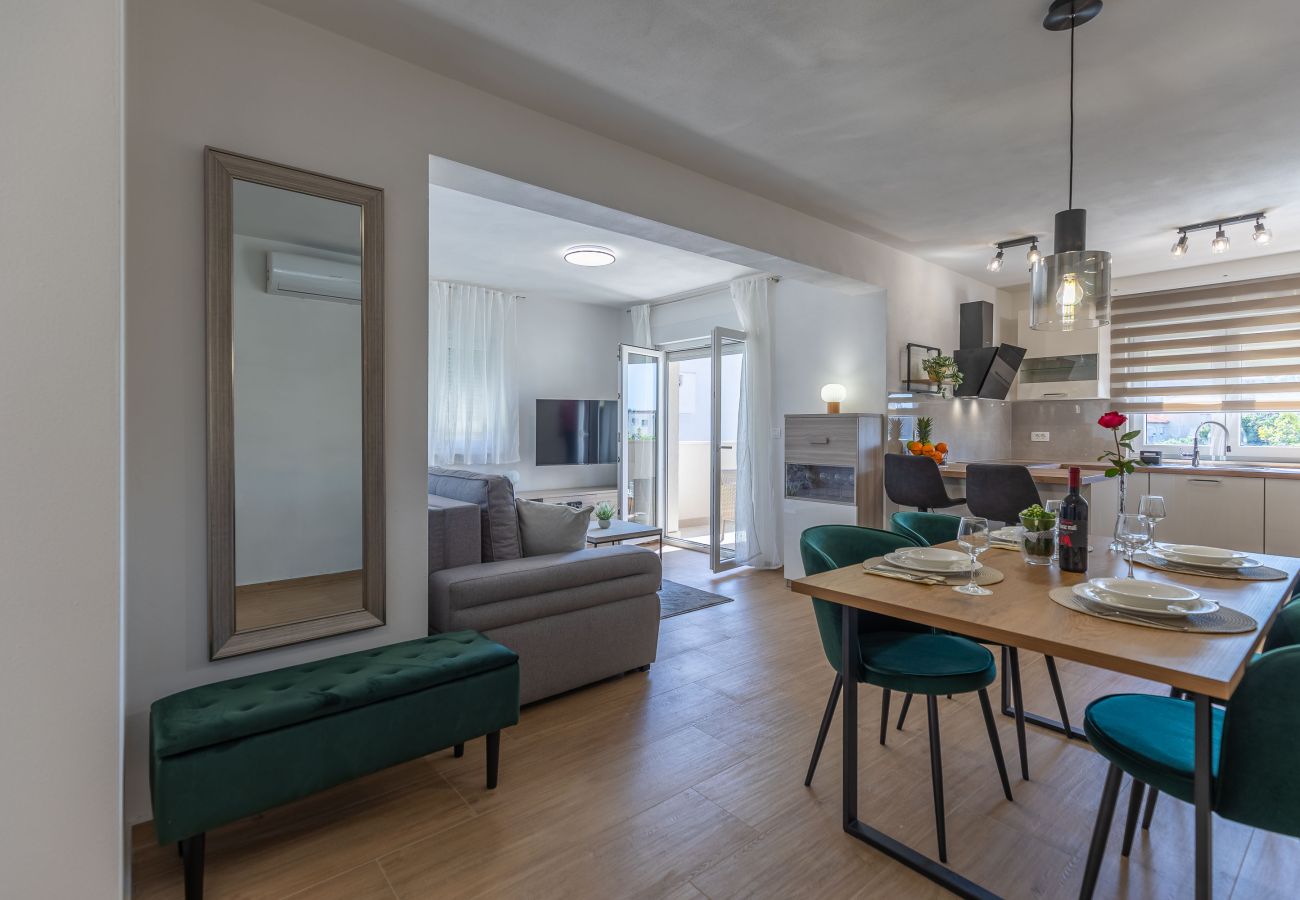 Apartment in Zadar - Apartment Klanac 1 with Balcony