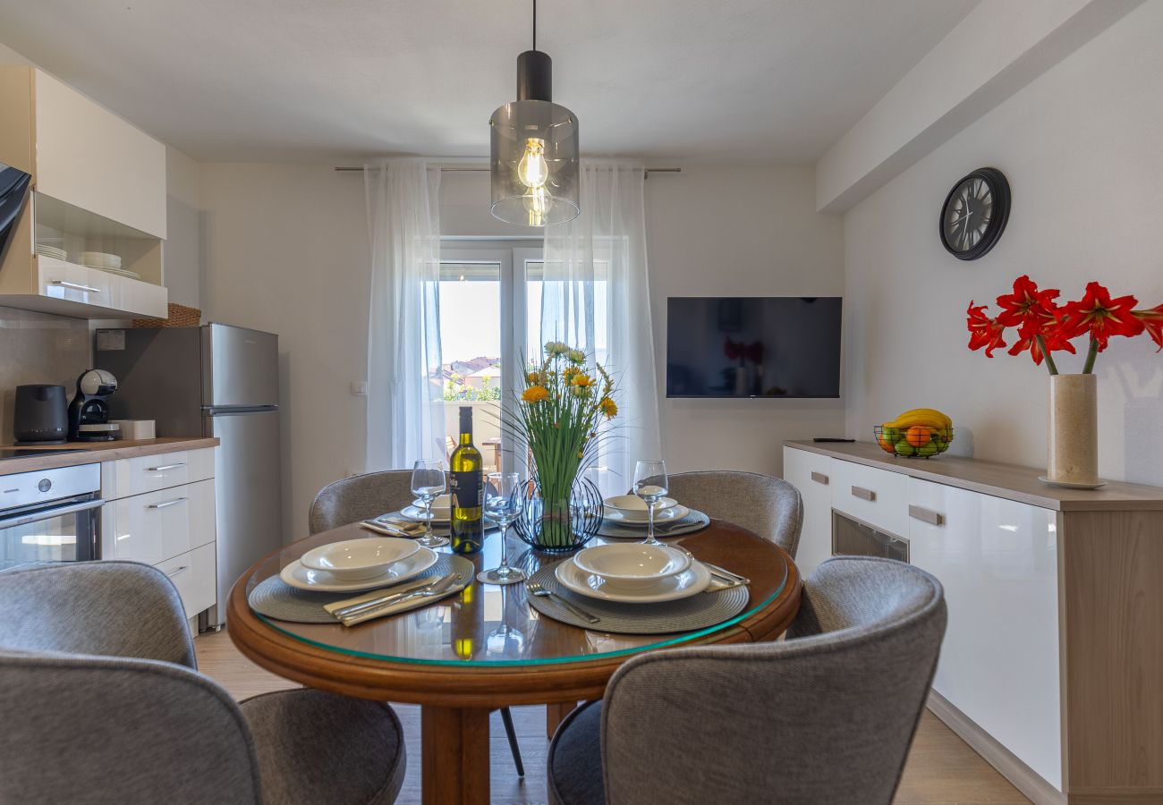 Apartment in Zadar - Apartment Klanac 2 with Two Balconies