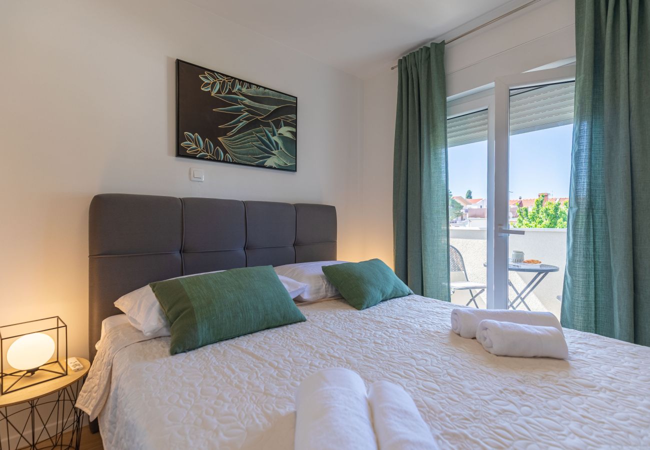 Apartment in Zadar - Apartment Klanac 2 with Two Balconies