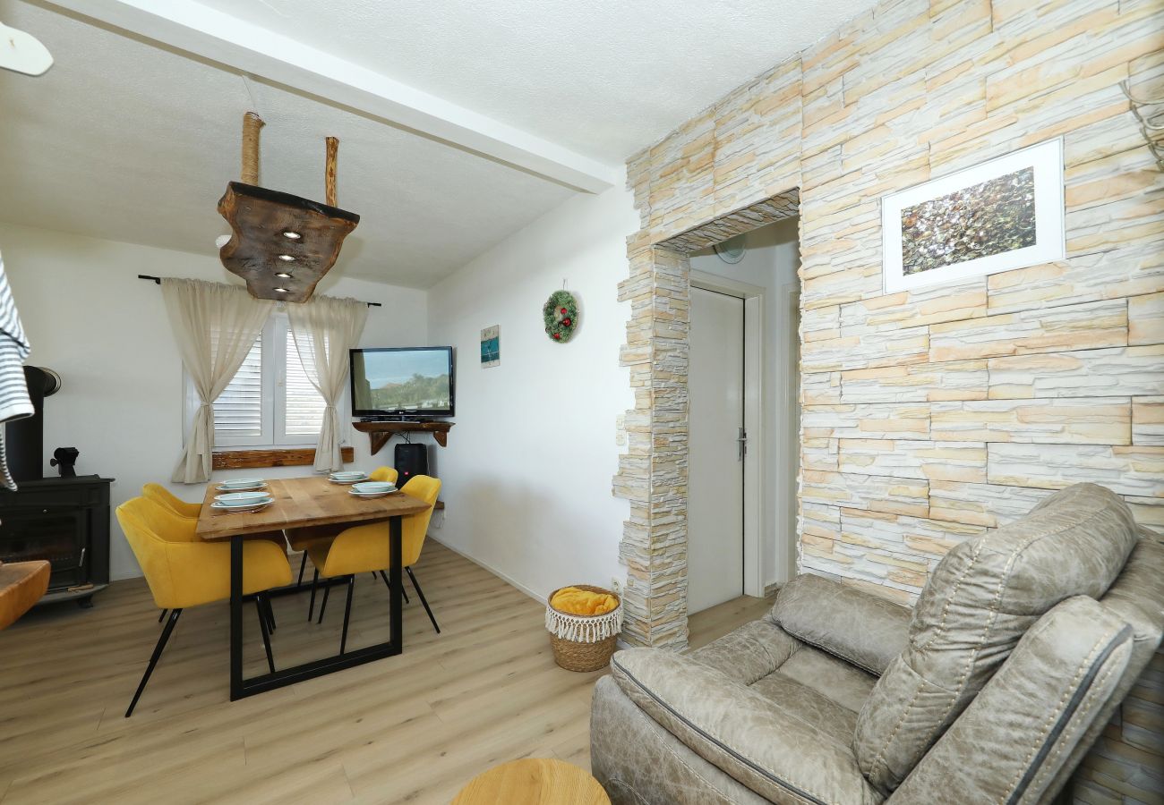 House in Dobropoljana - Holiday Home Despoja near Natural Beach