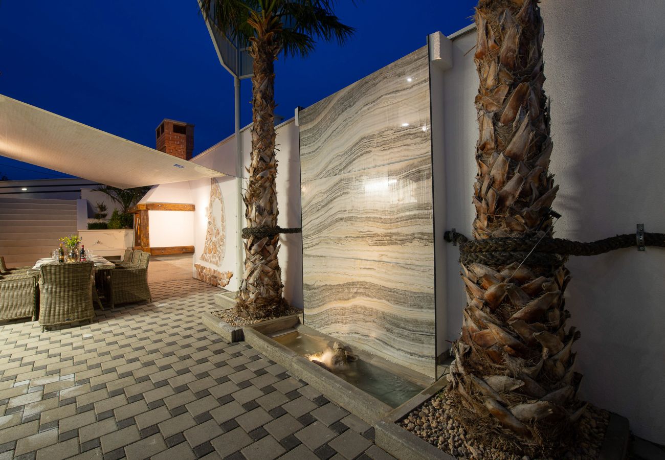Villa in Maslenica - Villa Michelle with Infinity Pool