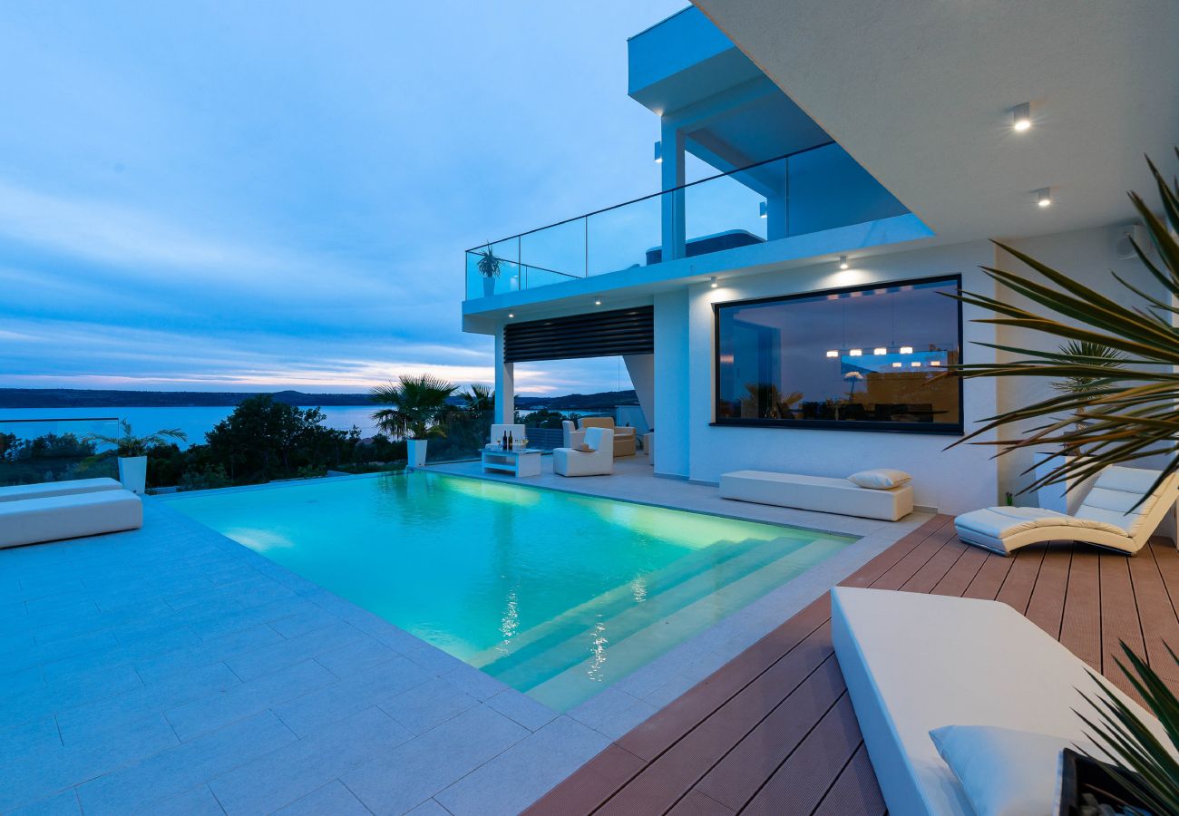 Villa in Maslenica - Villa Michelle with Infinity Pool