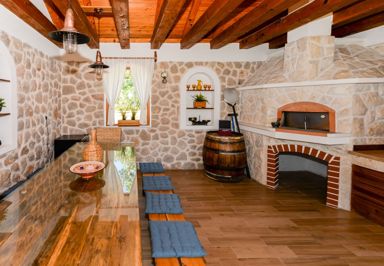 Villa in Dobropoljana - Villa Magna with heated pool