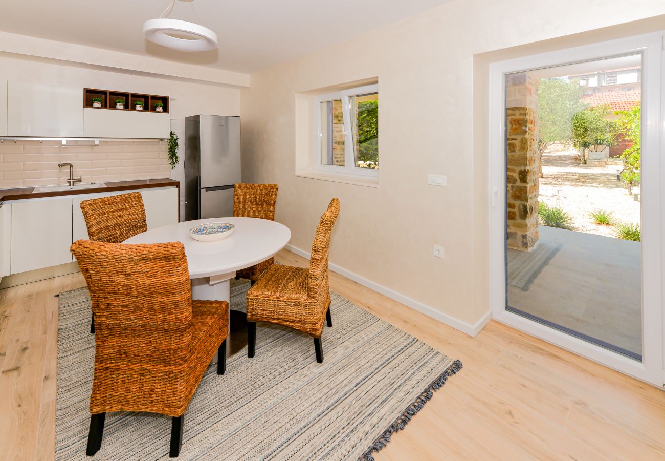 Villa in Dobropoljana - Villa Magna with heated pool