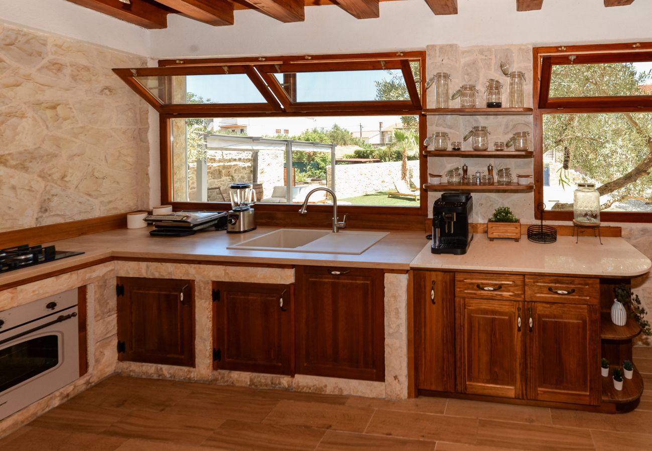 Villa in Dobropoljana - Villa Magna with heated pool